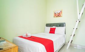Reddoorz Syariah Near Suncity Mall Sidoarjo
